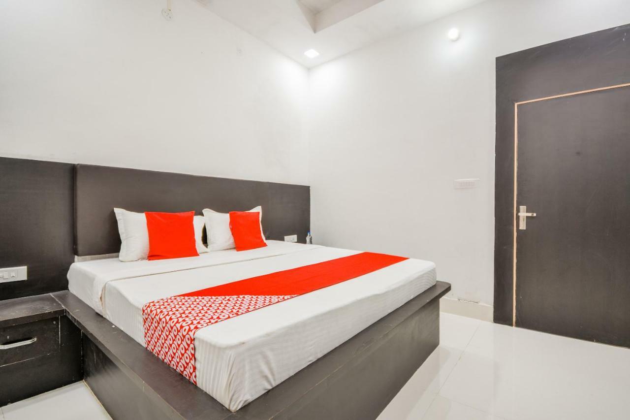 Oyo 43505 Hotel The White House Hisar Экстерьер фото