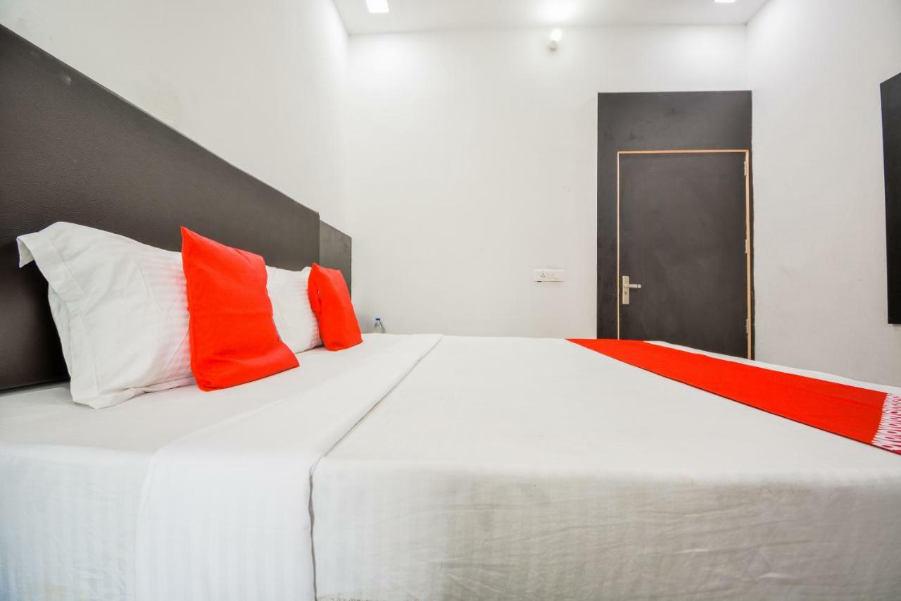 Oyo 43505 Hotel The White House Hisar Экстерьер фото