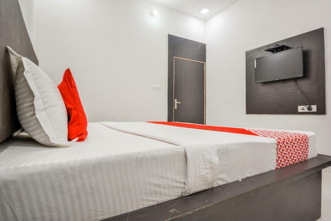 Oyo 43505 Hotel The White House Hisar Экстерьер фото